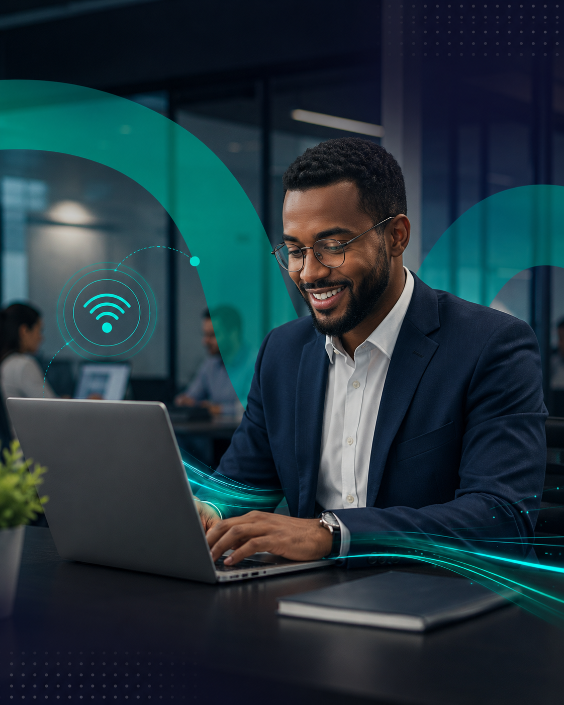 Profissional usando internet corporativa da One Telecom em ambiente empresarial