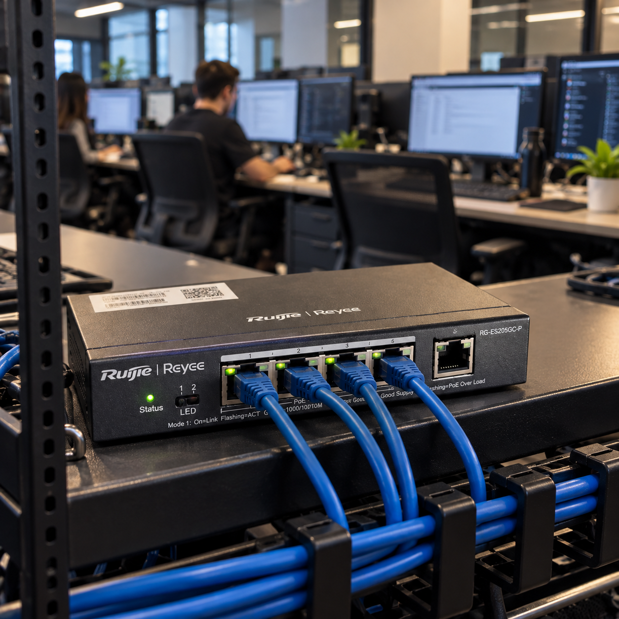 Switch POE com cabos de rede para câmeras e telefones IP